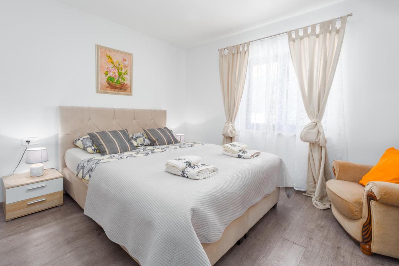 Alex Deluxe Apartments On Beach Poreč Extérieur photo