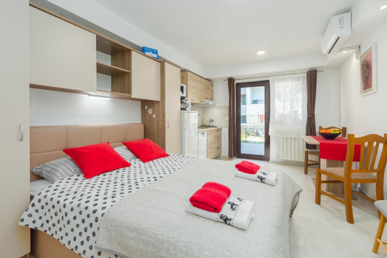 Alex Deluxe Apartments On Beach Poreč Extérieur photo