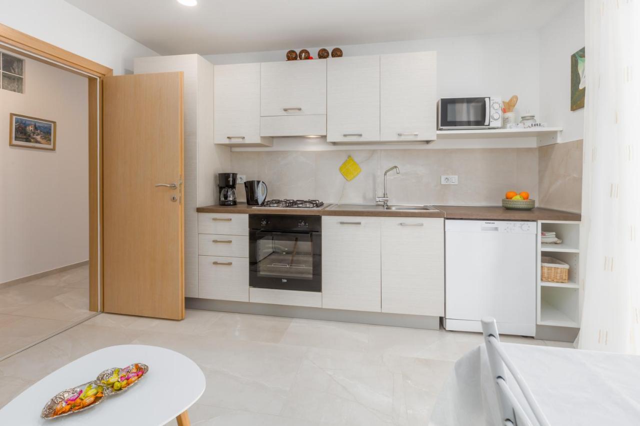 Alex Deluxe Apartments On Beach Poreč Extérieur photo